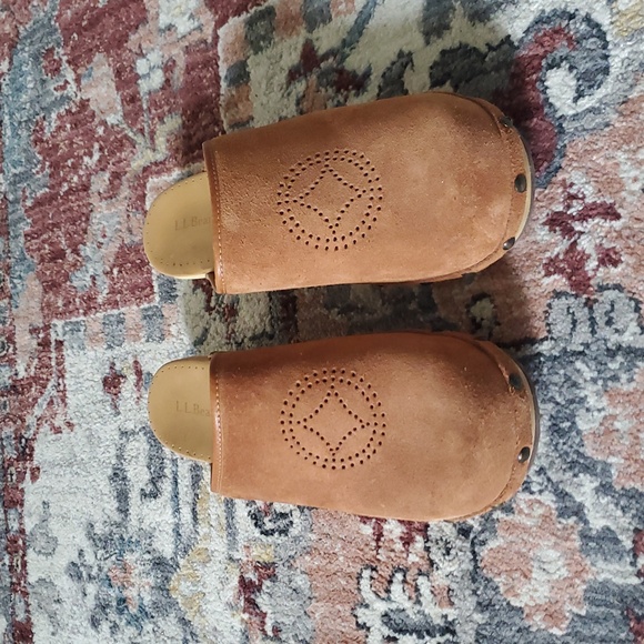 L.L. Bean Clogs, Tan. - Picture 2 of 5